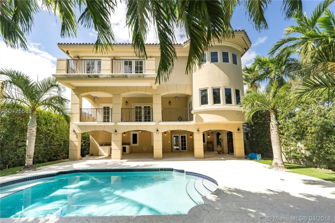 Villa à Miami, États-Unis, 640 m² - image 1