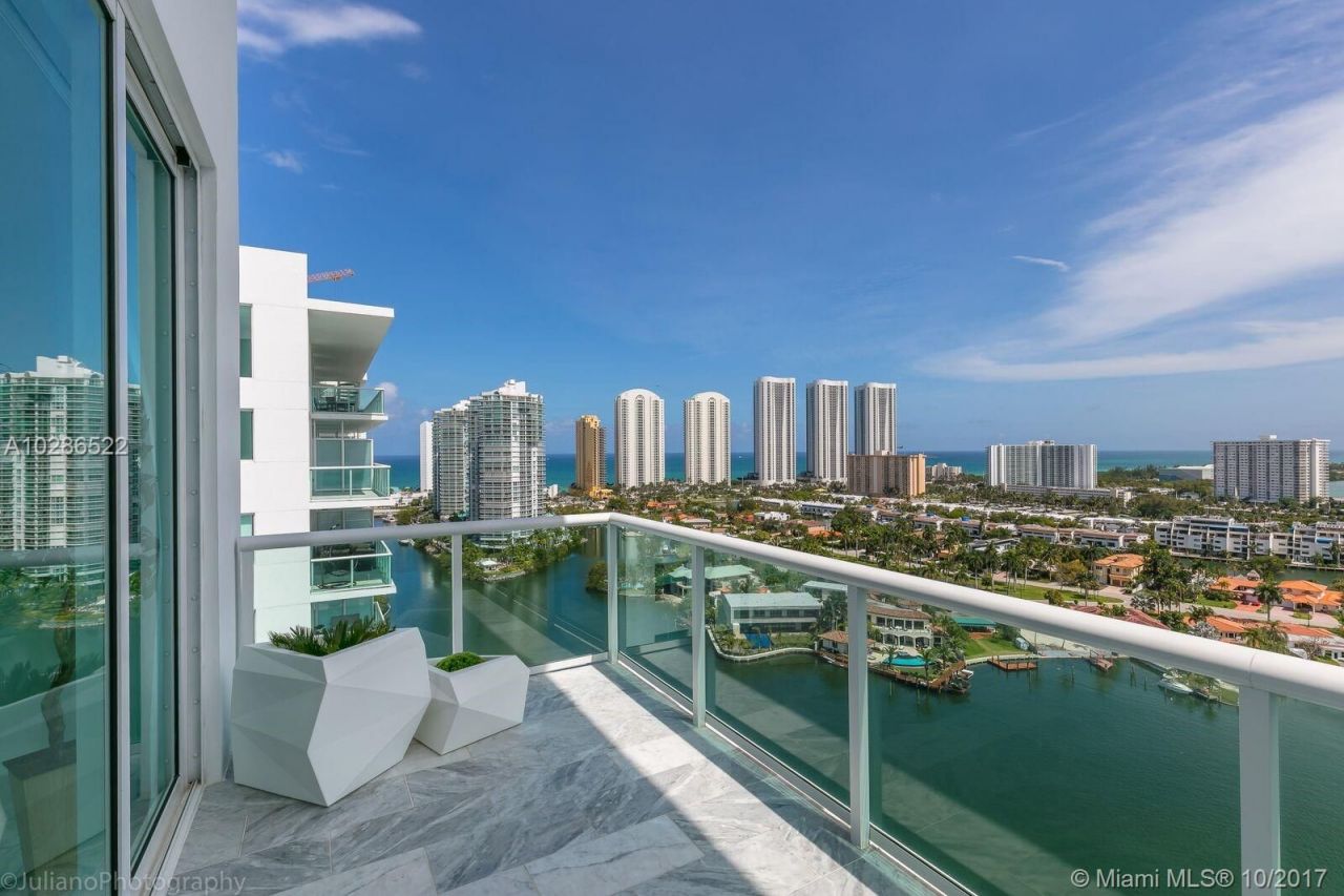 Penthouse in Miami, USA, 300 m² - picture 1