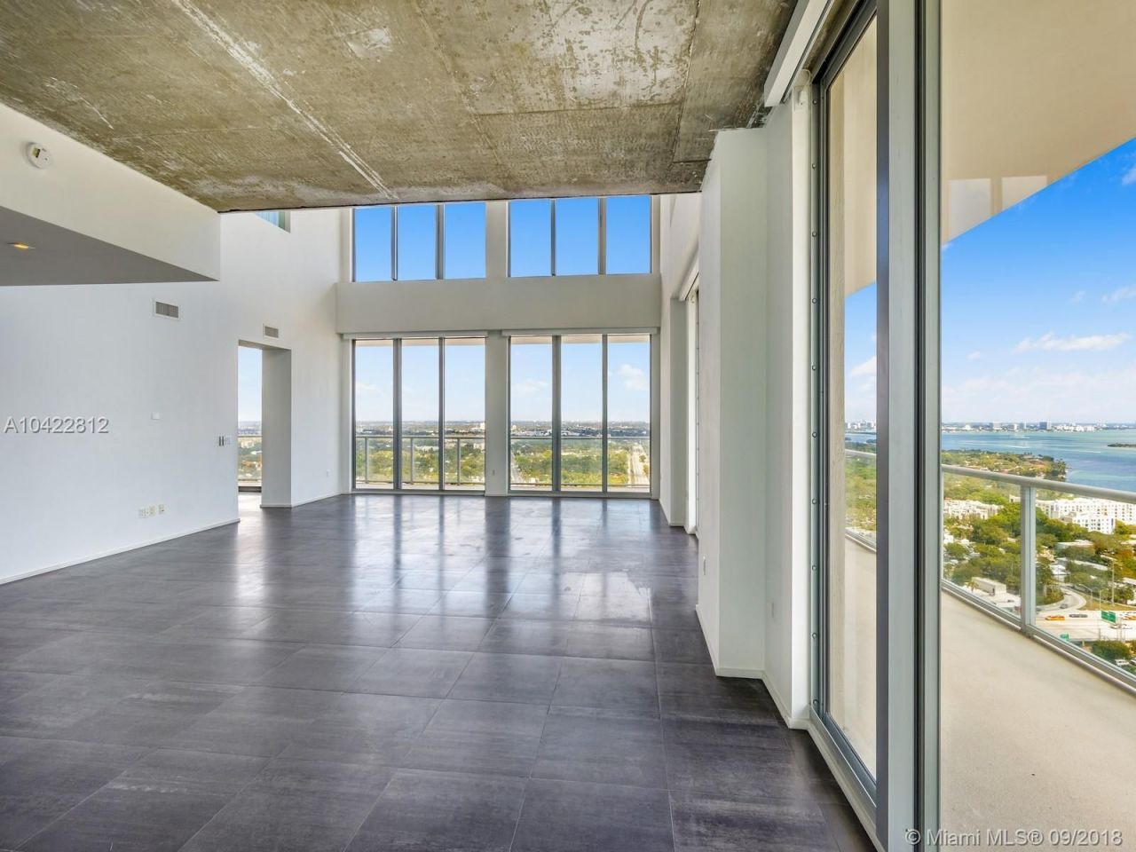 Penthouse in Miami, USA, 800 m² - picture 1