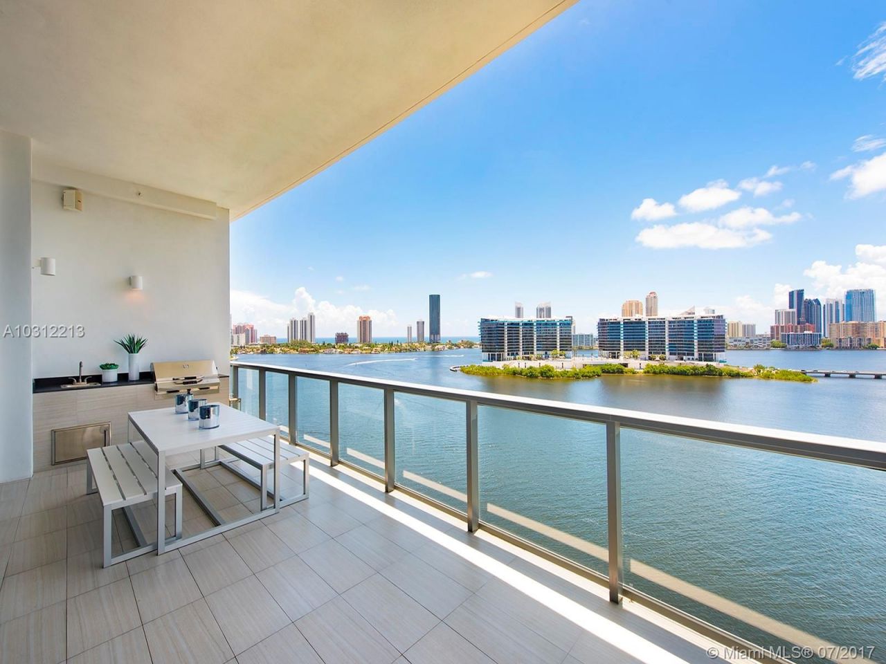 Penthouse in Miami, USA, 290 m² - picture 3