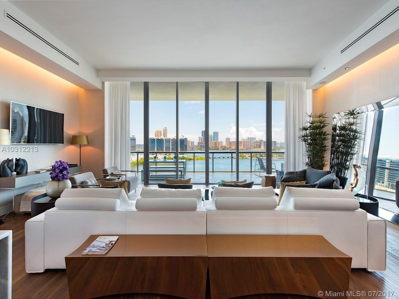 Penthouse in Miami, USA, 290 m² - picture 2