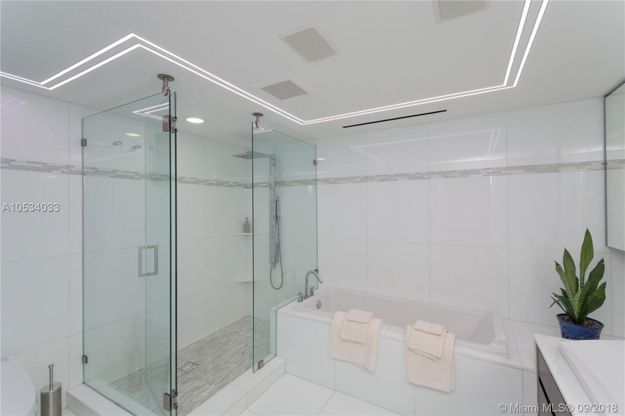 Penthouse in Miami, USA, 190 m² - picture 9