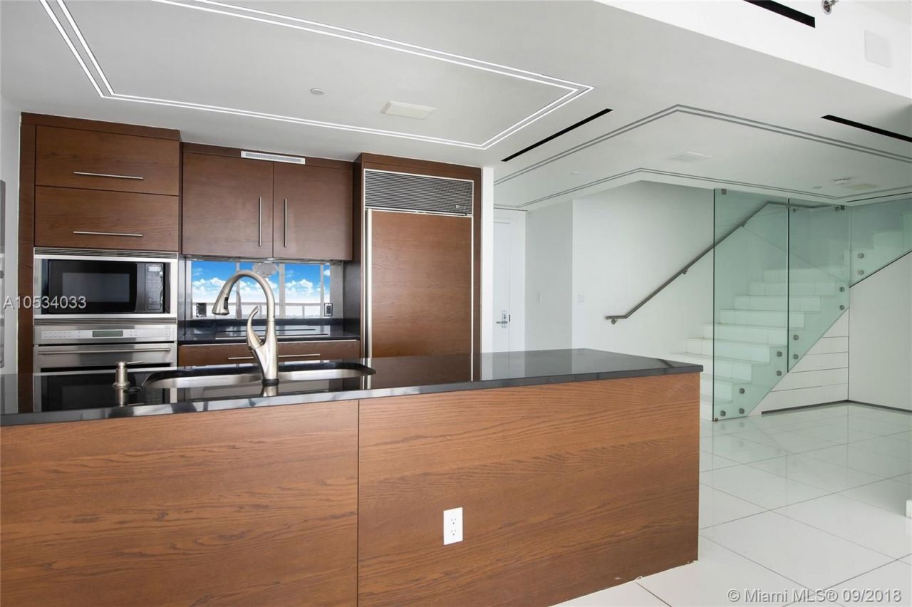 Penthouse in Miami, USA, 190 m² - picture 8