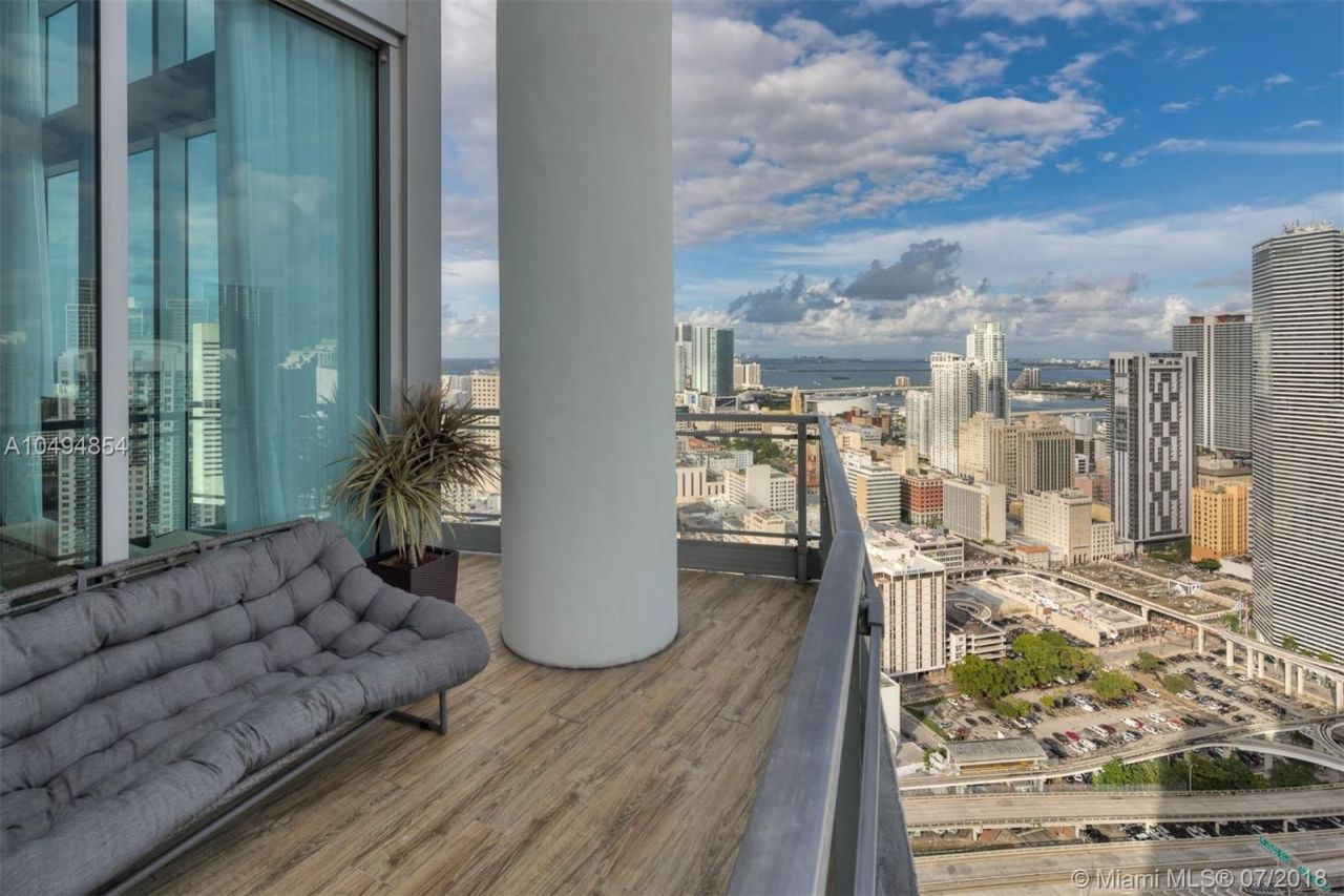 Penthouse in Miami, USA, 240 m² - picture 1