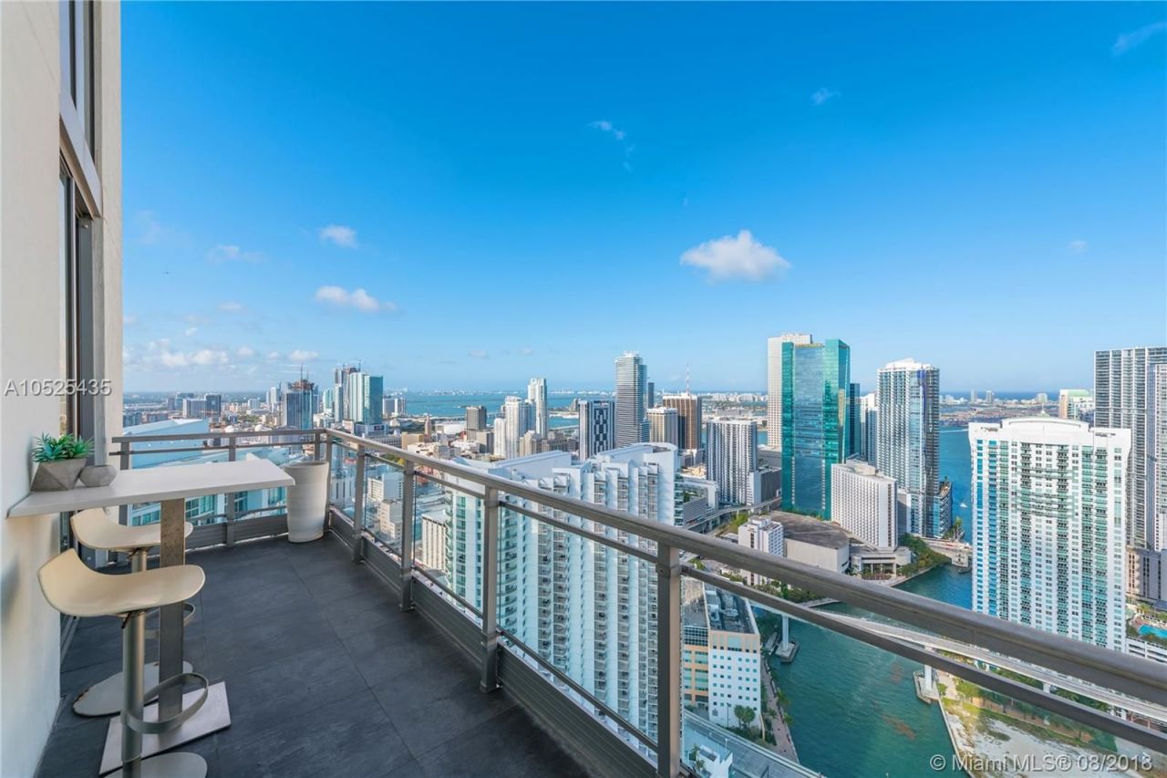 Penthouse in Miami, USA, 230 m² - picture 1