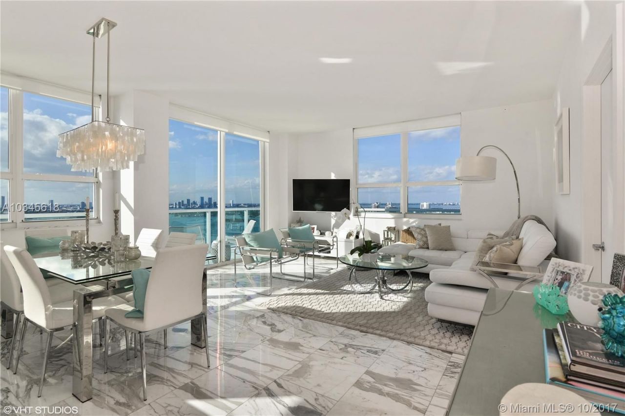 Penthouse in Miami, USA, 120 m² - picture 1