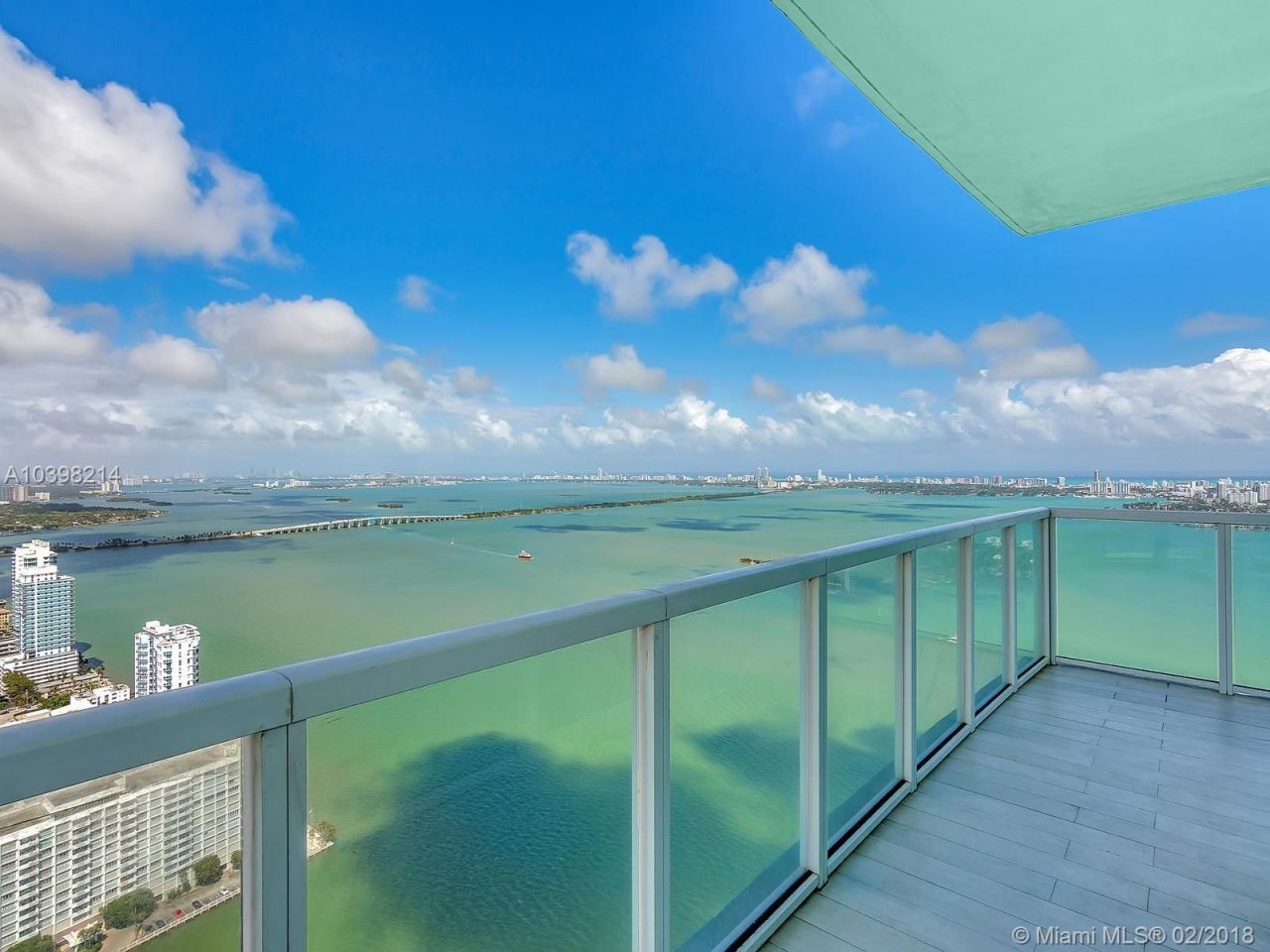 Flat in Miami, USA, 190 m² - picture 1