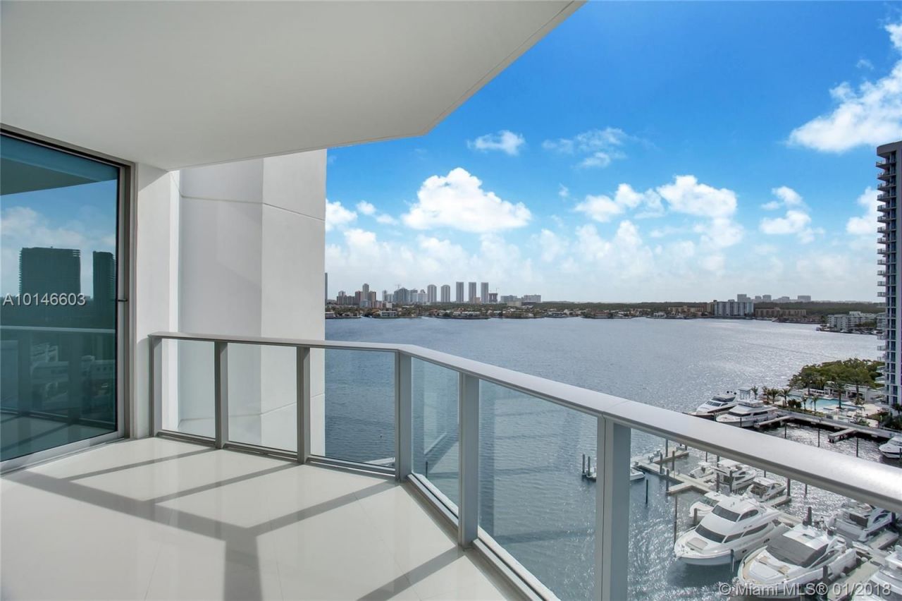 Flat in Miami, USA, 180 m² - picture 1