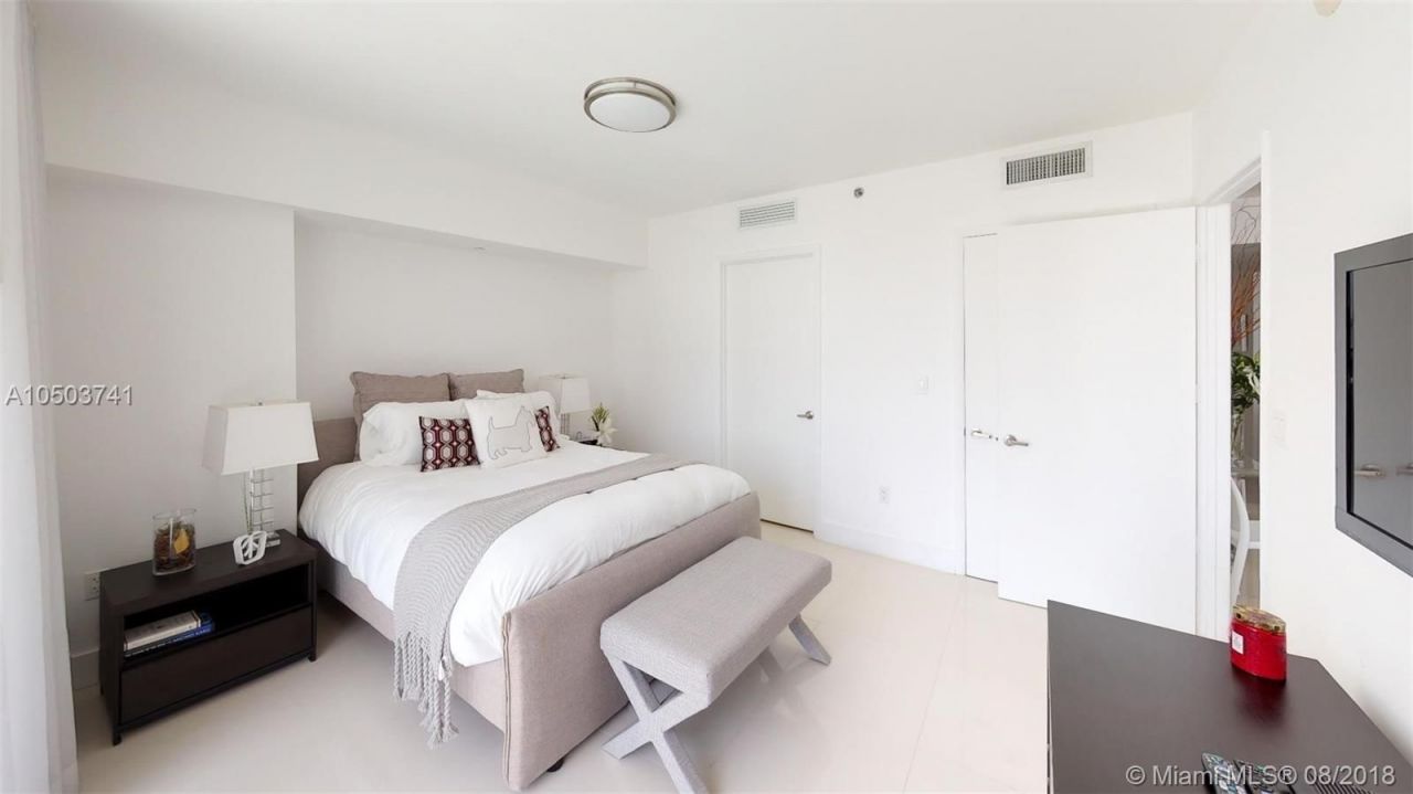 Flat in Miami, USA, 130 m² - picture 10