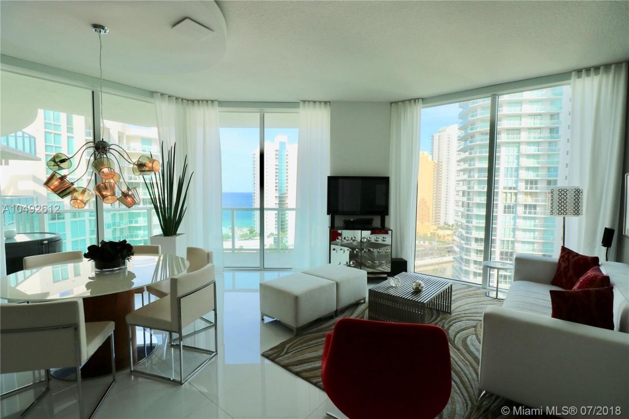 Appartement à Miami, États-Unis, 140 m² - image 1