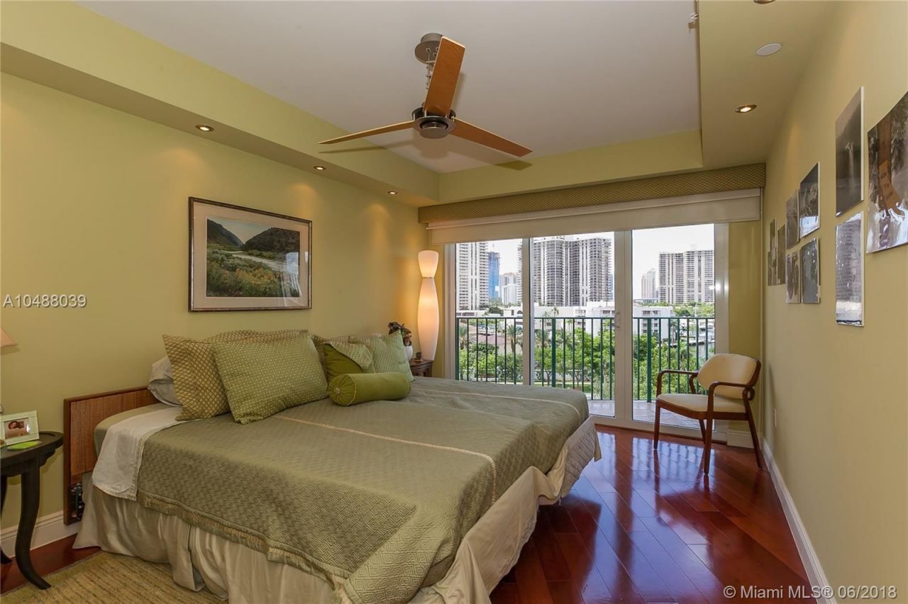 Piso en Miami, Estados Unidos, 150 m² - imagen 4