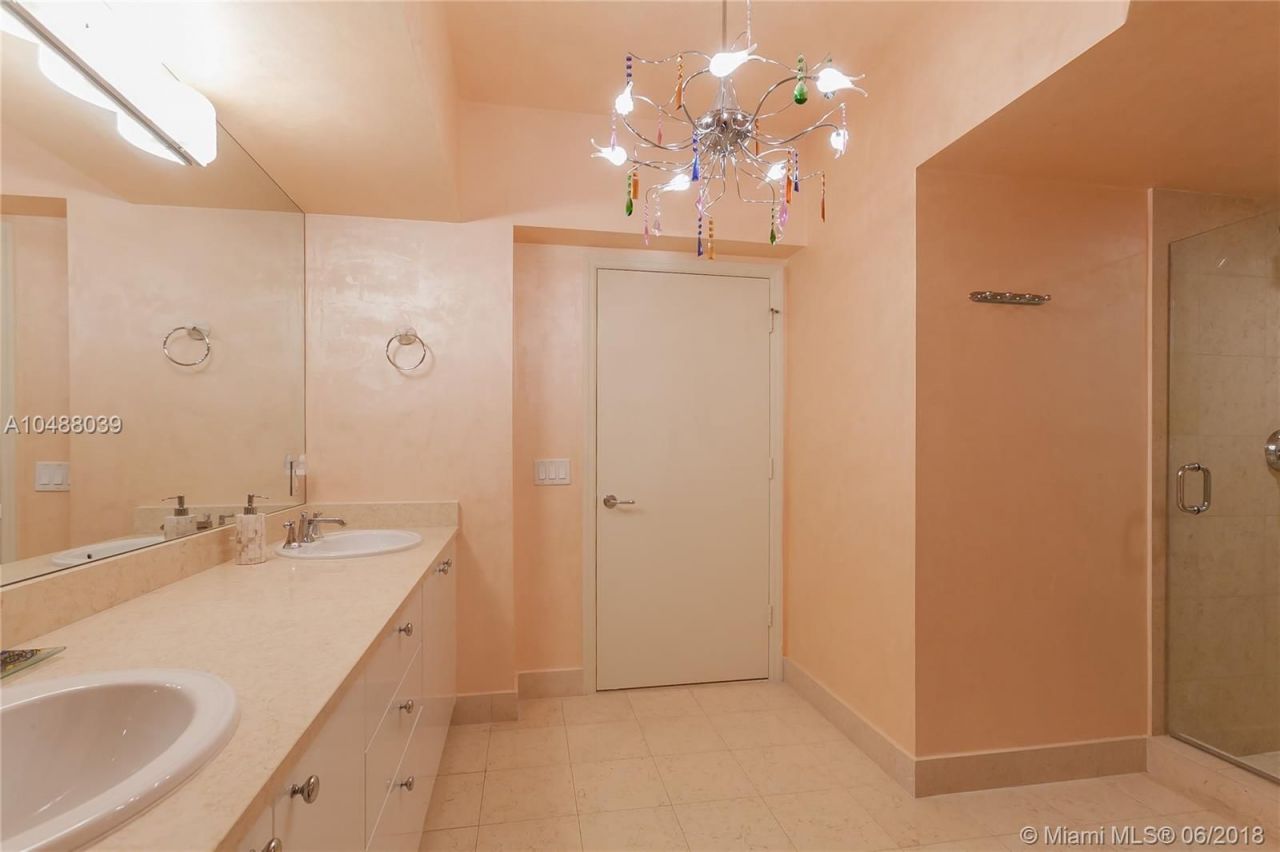 Piso en Miami, Estados Unidos, 150 m² - imagen 6