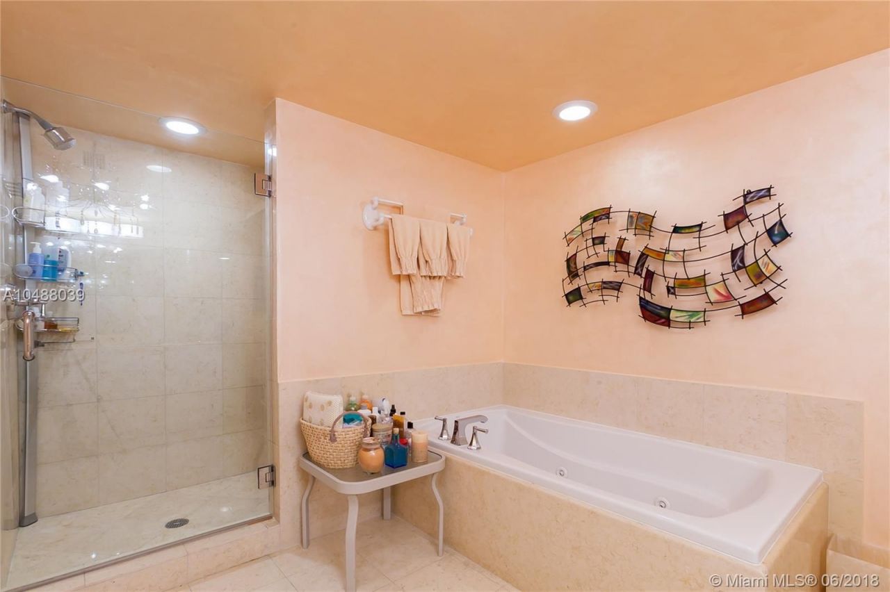 Piso en Miami, Estados Unidos, 150 m² - imagen 5