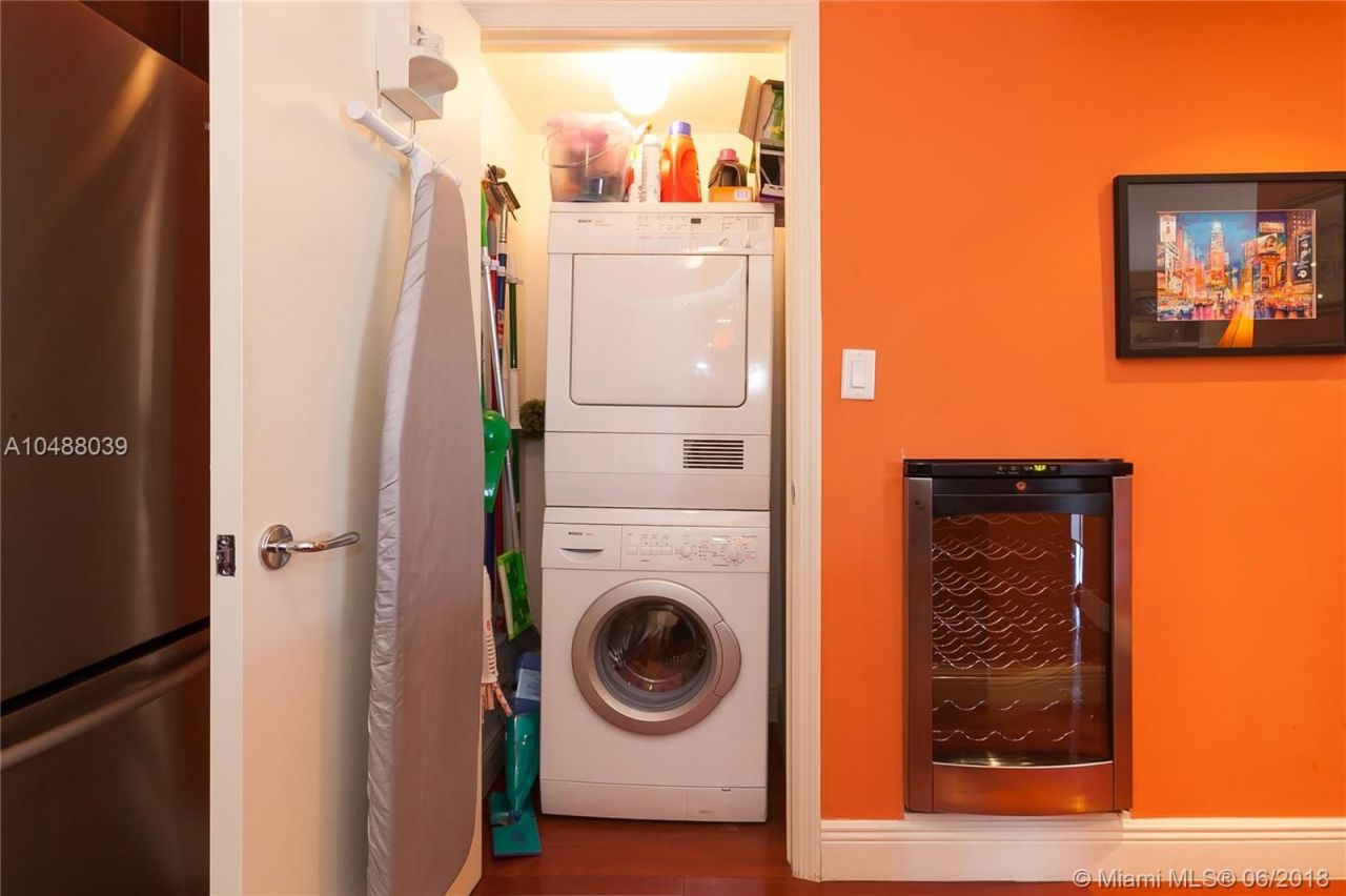 Piso en Miami, Estados Unidos, 150 m² - imagen 8