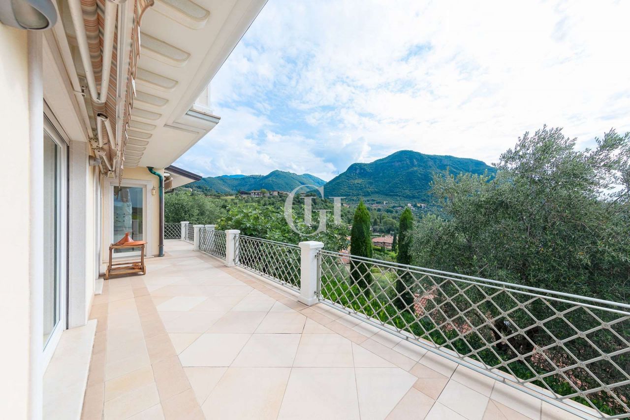 Villa on Lake Garda, Italy, 570 m² - picture 8