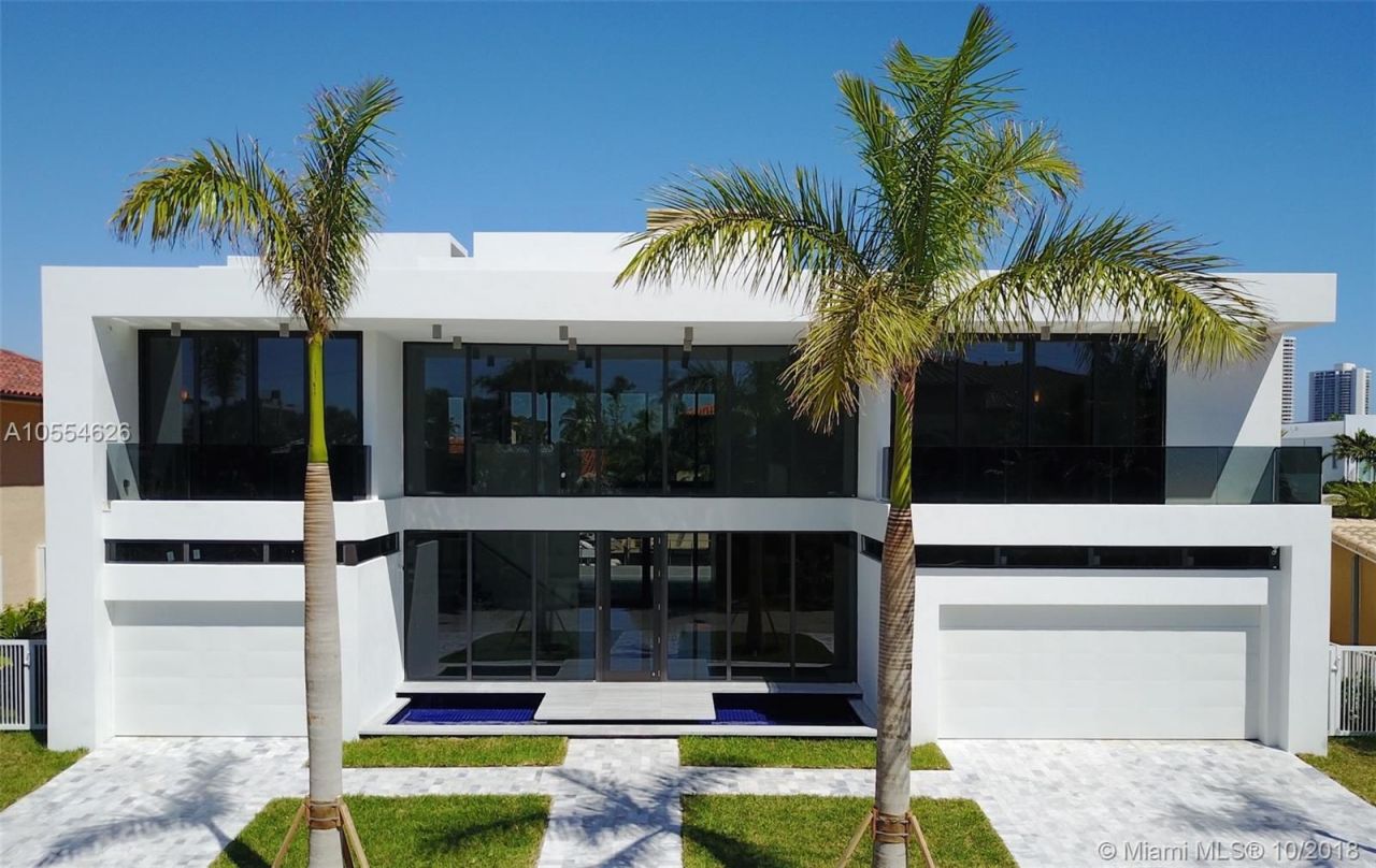 Villa in Miami, USA, 600 m² - picture 1