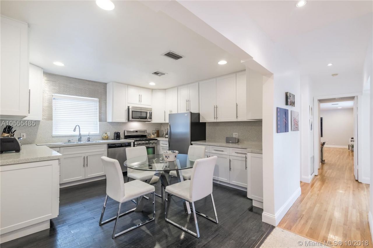 House in Miami, USA, 210 m² - picture 10