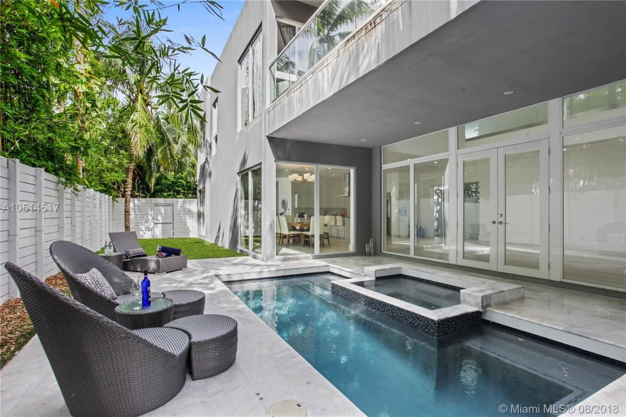 Villa in Miami, USA, 460 m² - Foto 1