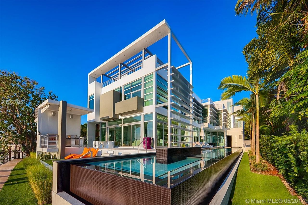 Villa in Miami, USA, 660 m² - Foto 1