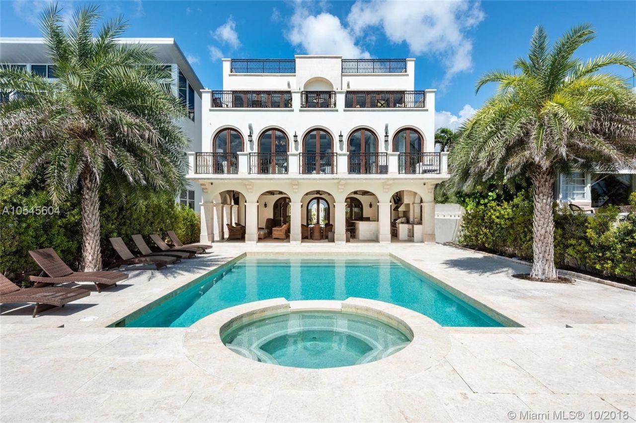 Villa à Miami, États-Unis, 640 m² - image 1