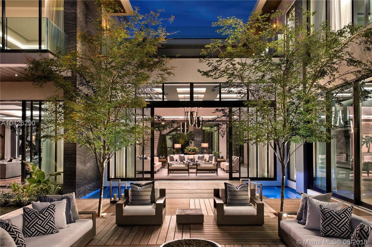 Villa à Miami, États-Unis, 1 200 m² - image 2