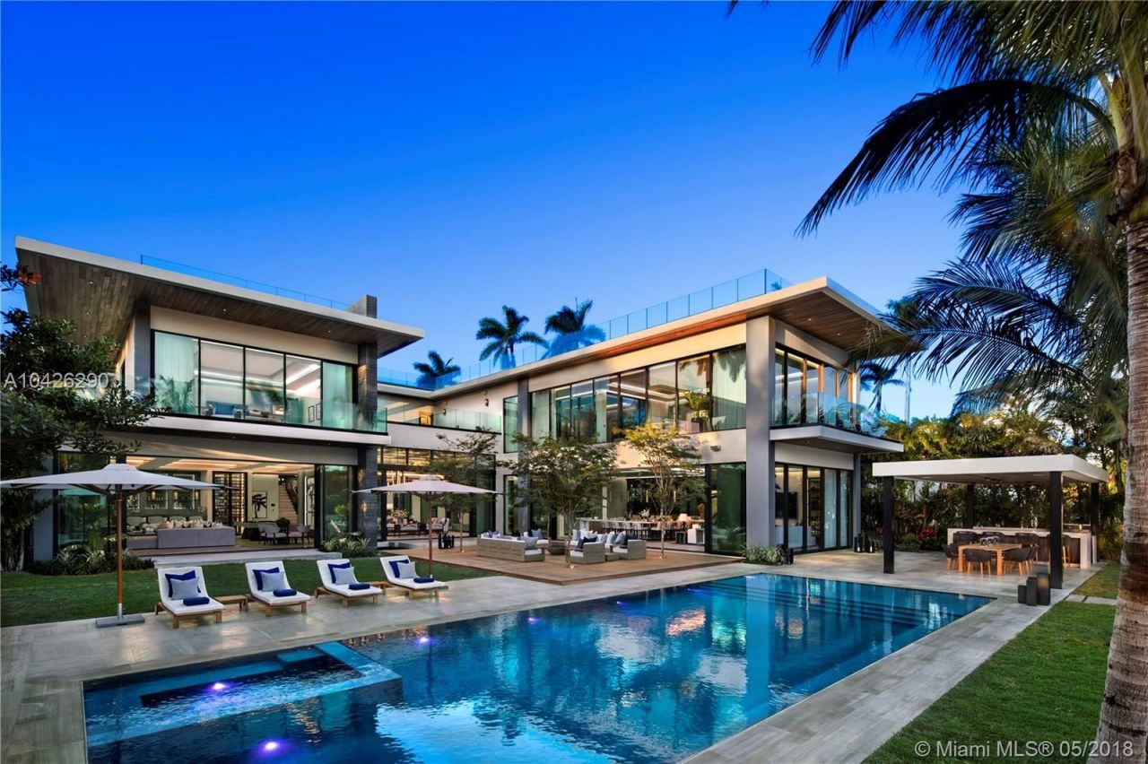 Villa in Miami, USA, 1 200 m² - Foto 1