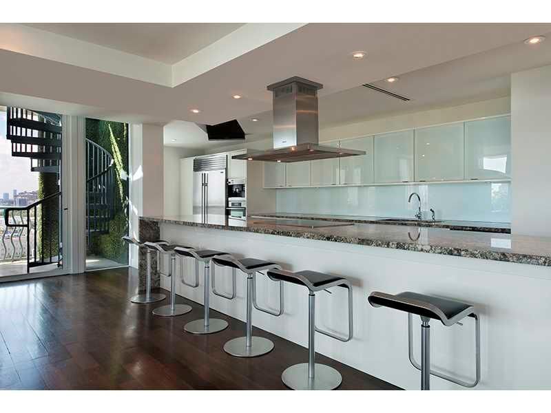 Penthouse in Miami, USA, 360 m² - picture 11