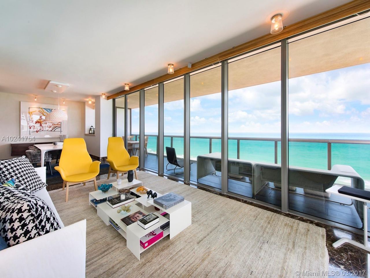 Apartamento en Miami, Estados Unidos, 170 m² - imagen 1