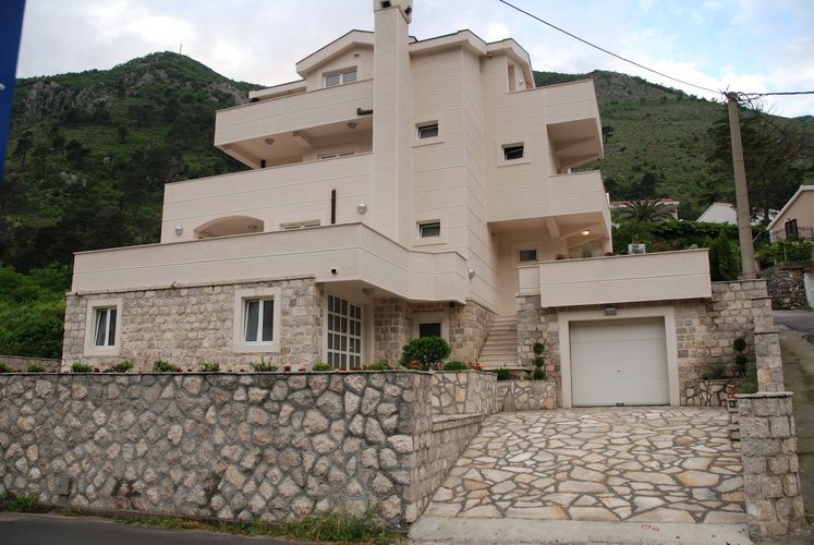 Propiedad comercial en Prcanj, Montenegro, 450 m² - imagen 1
