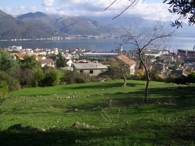 Grundstück in Bijela, Montenegro, 2 000 m² - Foto 1