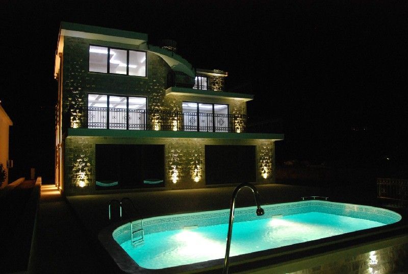 Villa en Herceg-Novi, Montenegro, 700 m² - imagen 1