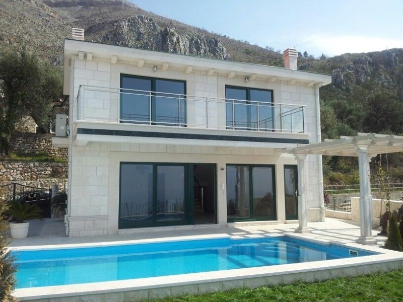 Villa en Prcanj, Montenegro, 220 m² - imagen 1