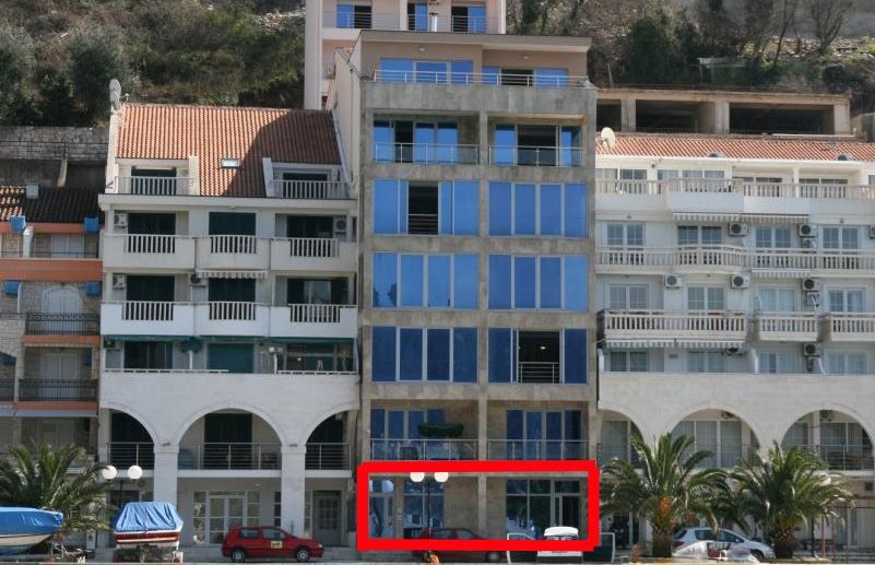 Cafetería, restaurante en Budva, Montenegro, 169 m² - imagen 1