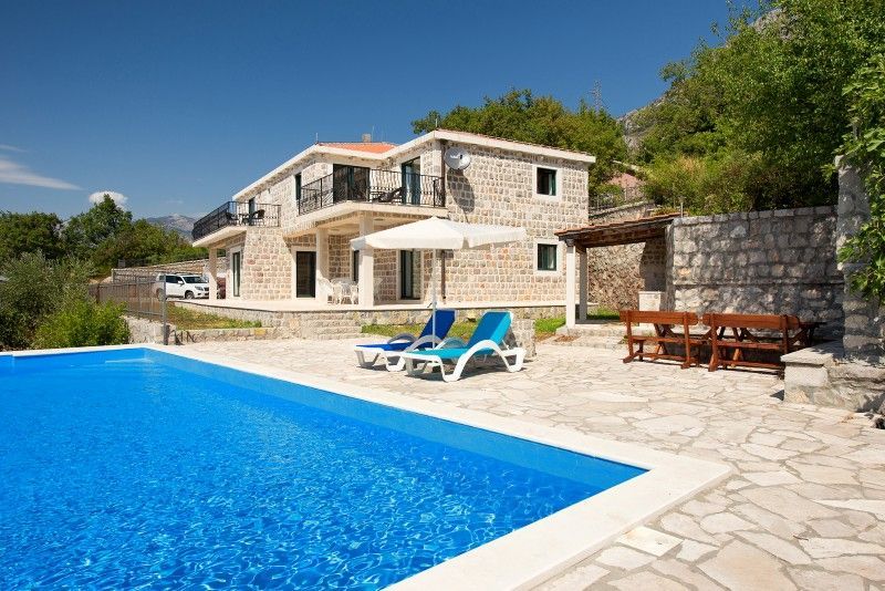 Villa en Rezevici, Montenegro, 350 m² - imagen 1