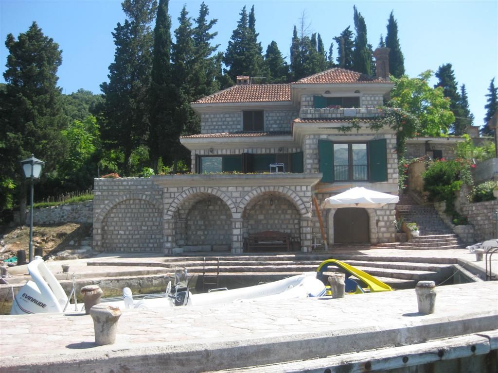 Villa à Kotor, Monténégro, 350 m² - image 1