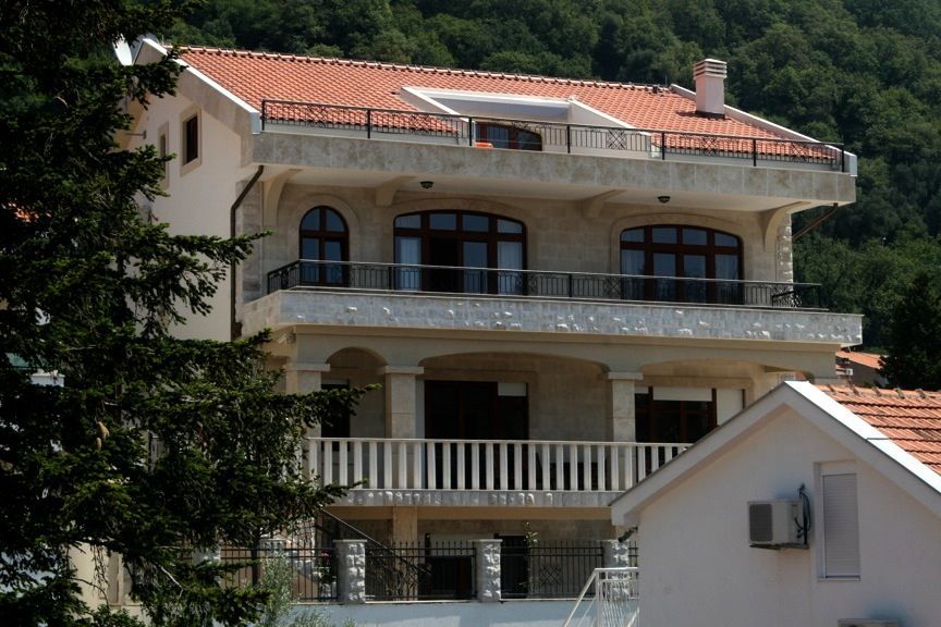 Villa à Petrovac, Monténégro, 760 m² - image 1