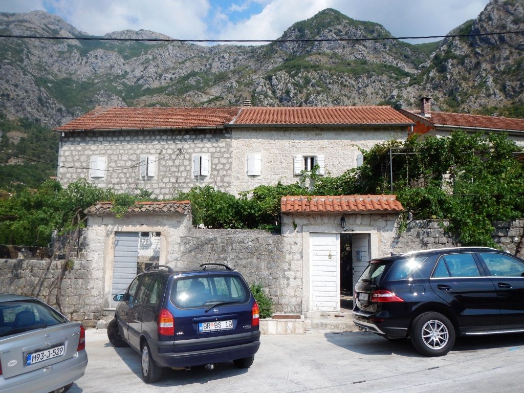 Haus in Risan, Montenegro, 183 m² - Foto 1