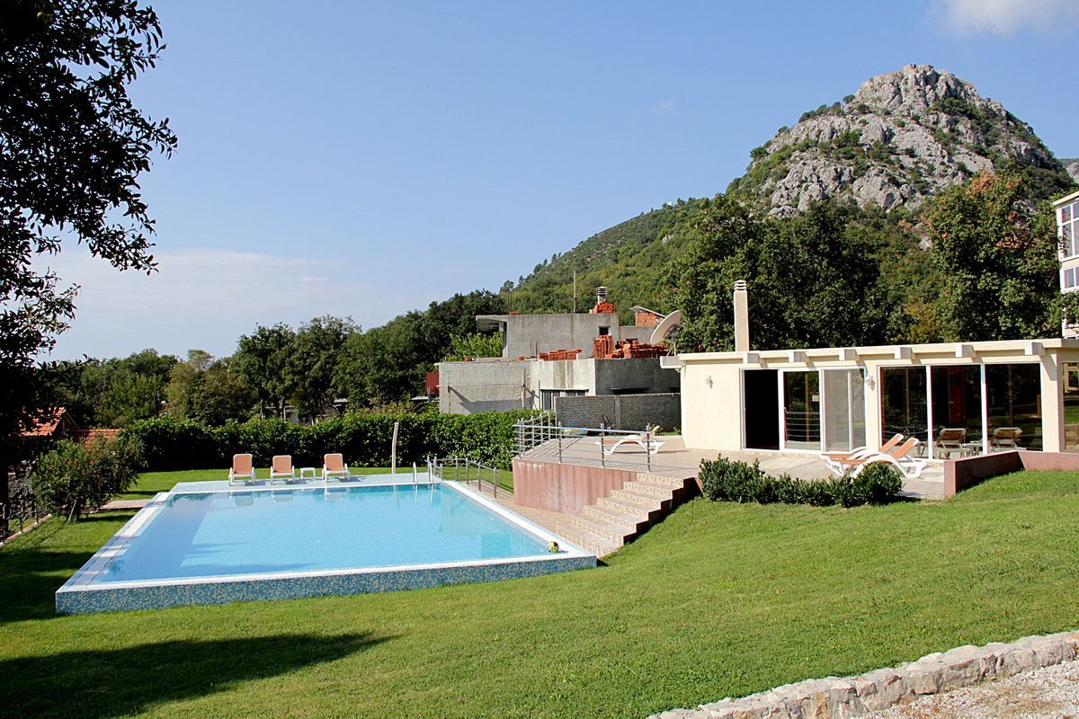 Villa à Sutomore, Monténégro, 300 m² - image 1