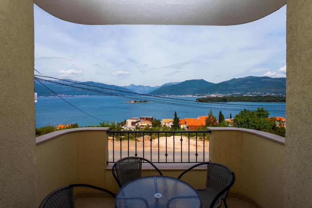 Hotel en Tivat, Montenegro, 456 m² - imagen 1