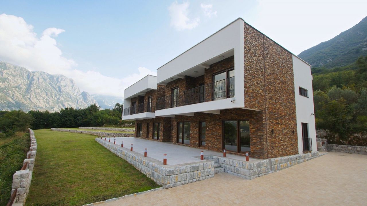 Villa à Prcanj, Monténégro, 137 m² - image 1