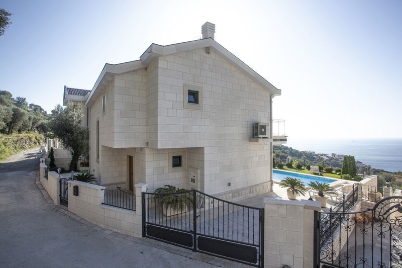 Villa à Rézévici, Monténégro, 200 m² - image 2