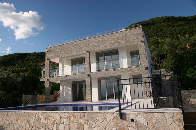 Villa en Herceg-Novi, Montenegro, 267 m² - imagen 1