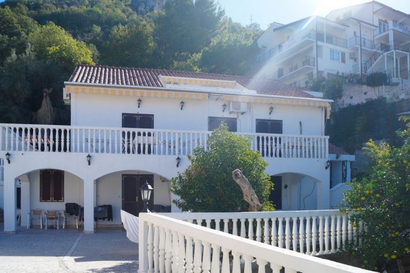 Villa in Sveti Stefan, Montenegro, 320 m² - picture 4