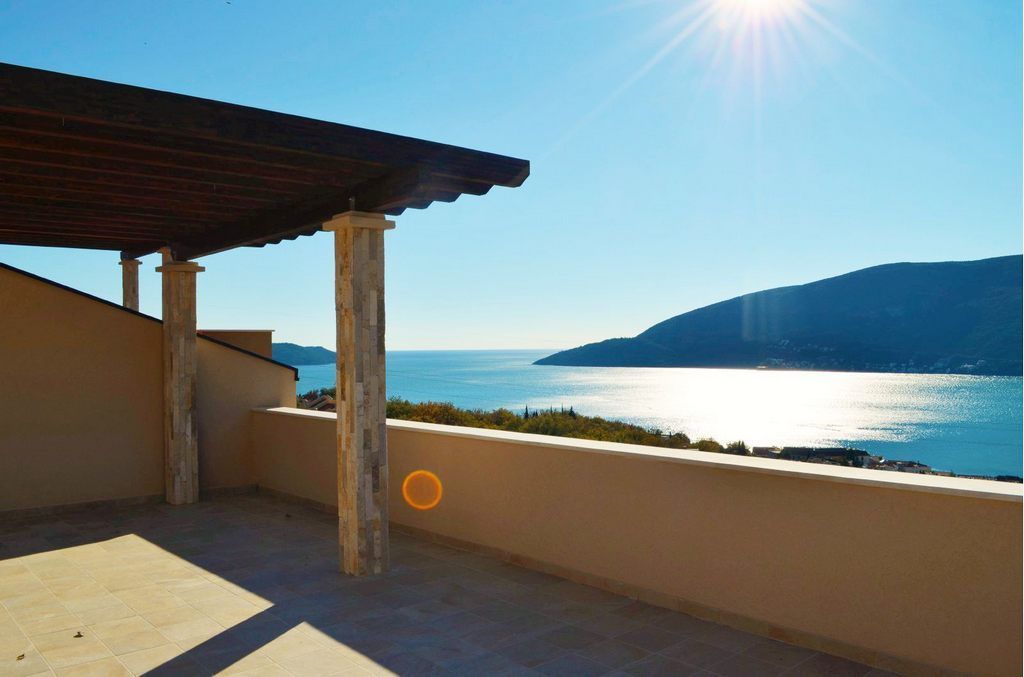 Piso en Herceg-Novi, Montenegro, 270 m² - imagen 8