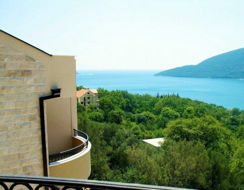Piso en Herceg-Novi, Montenegro, 270 m² - imagen 9