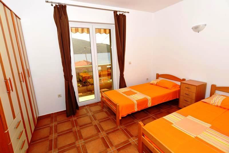 Villa in Kumbor, Montenegro, 300 m² - picture 10