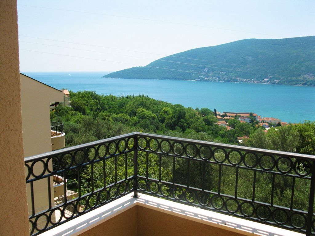 Piso en Herceg-Novi, Montenegro, 270 m² - imagen 11