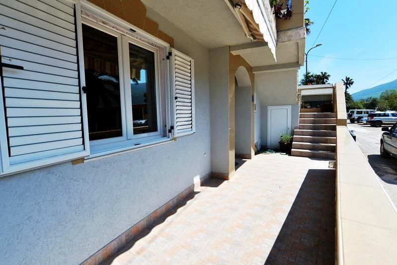 Villa in Kumbor, Montenegro, 300 m² - picture 17