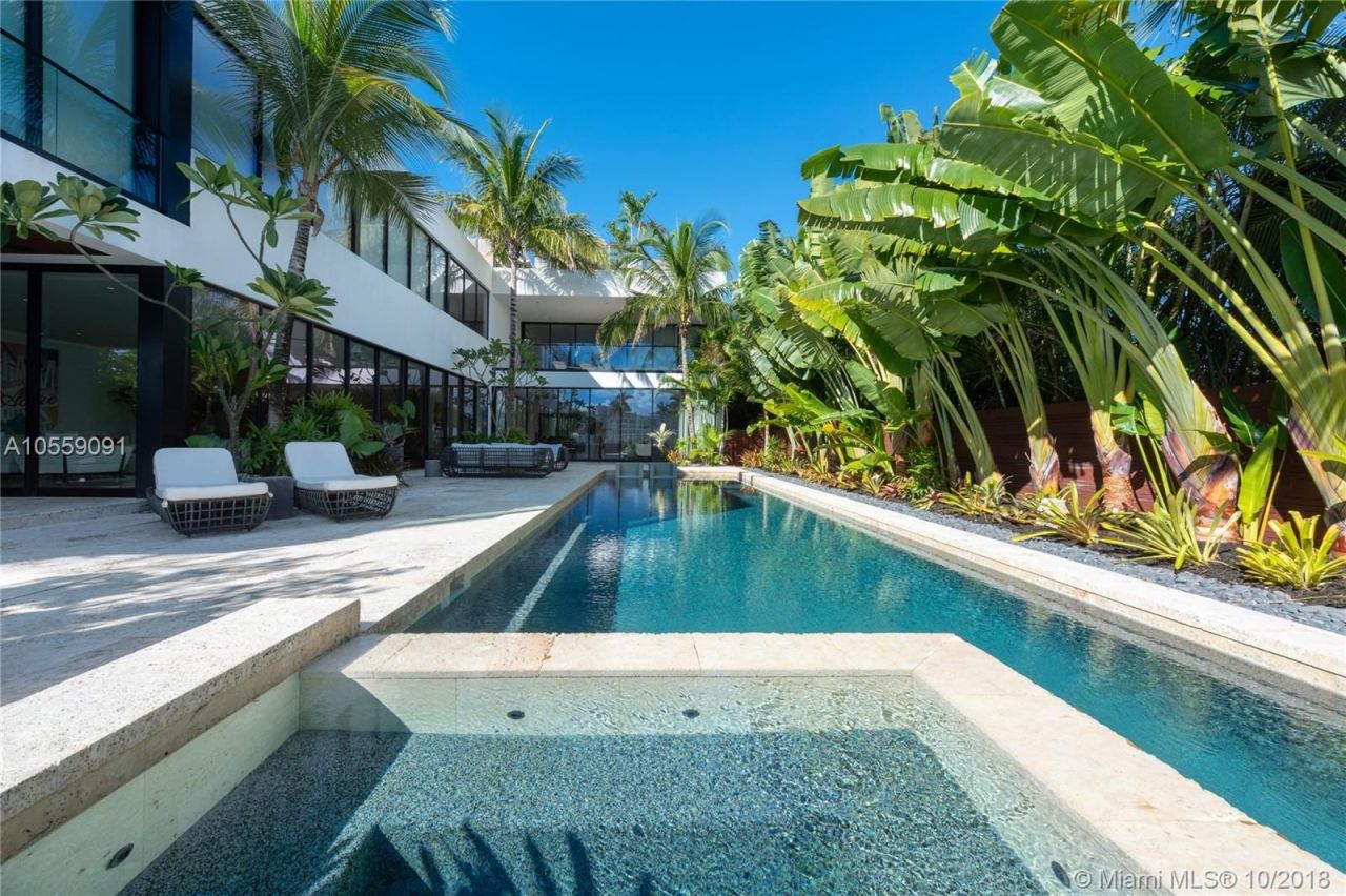 Villa à Miami, États-Unis, 650 m² - image 2