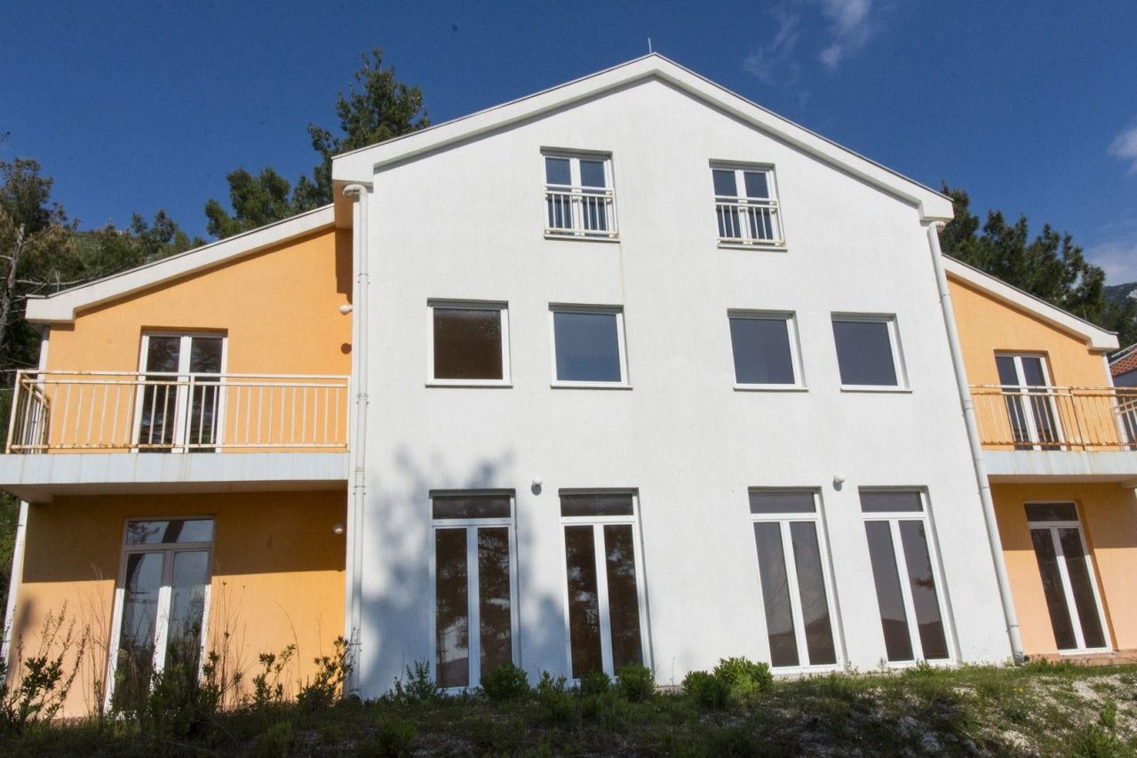 Maison à Kotor, Monténégro, 300 m² - image 2